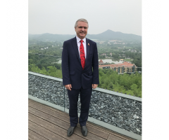  弗兰克¯?FRNAK FAHEY 爱尔兰共和国前旅渔R部长、纵横爱?dng)兰Q商务旅游）集团创始人及(qing)总裁